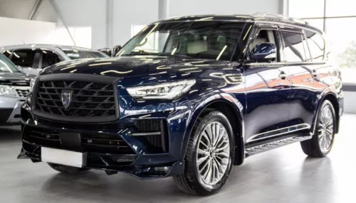 Синий Infiniti QX80 с белоснежным салоном продают за 10,2 млн рублей в Барнауле