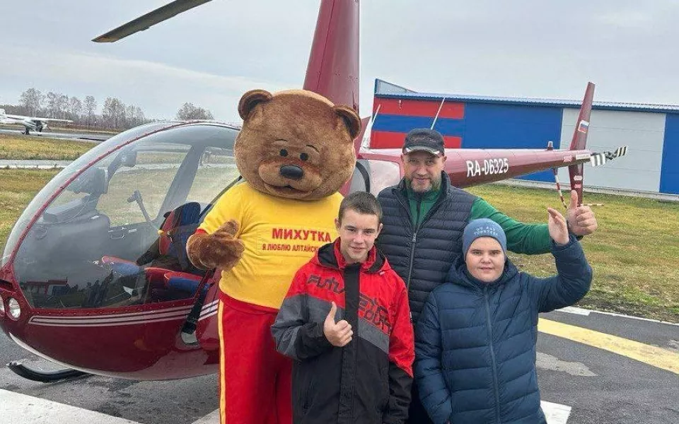 Михутка показал особенным детям Барнаул с высоты птичьего полета