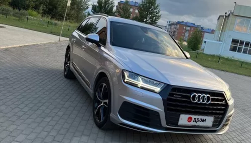 Audi Q7 с заводской пленкой продают в Барнауле за 5 млн рублей. Фото