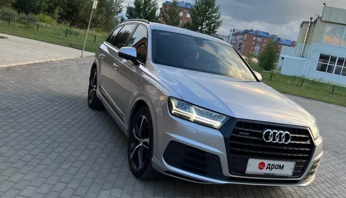 Audi Q7 с заводской пленкой продают в Барнауле за 5 млн рублей. Фото