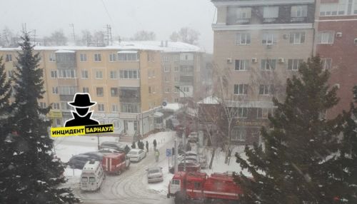 Возгорание произошло в жилом доме в центре Барнаула
