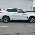 Белоснежный BMW X6 в спортивной комплектации продают в Барнауле за 5,1 млн руб. Фото