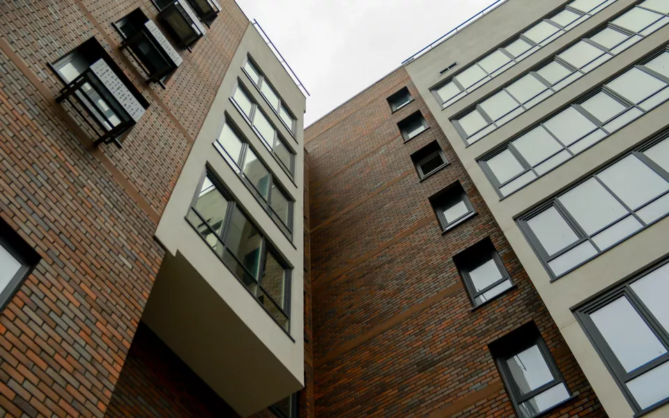 Барнаул упал на 11 позиций в рейтинге городов по объему строящихся квартир