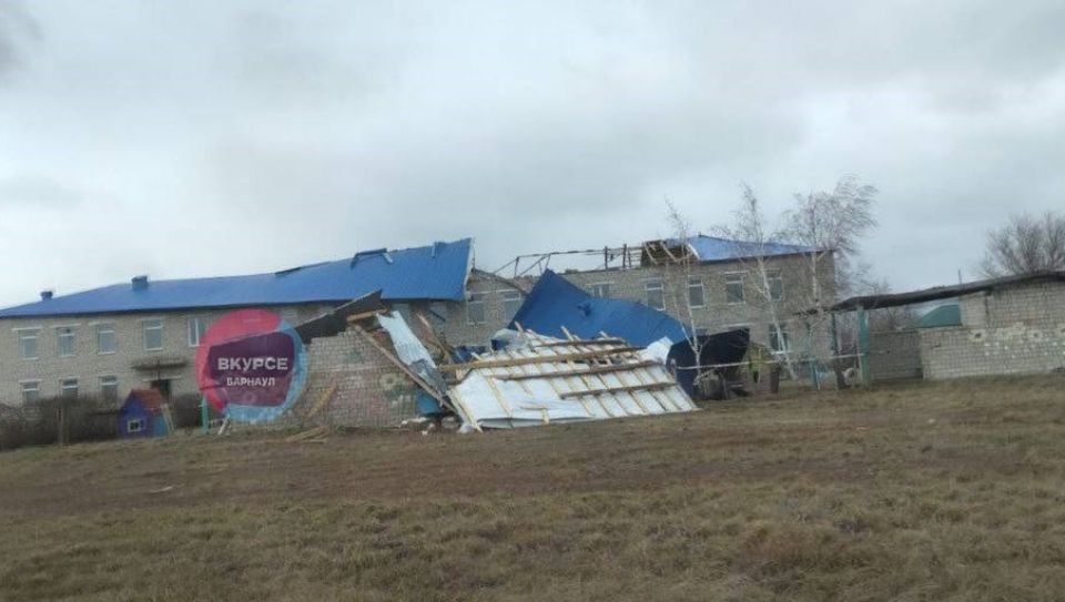 Срыв крыши в алтайском селе Табуны