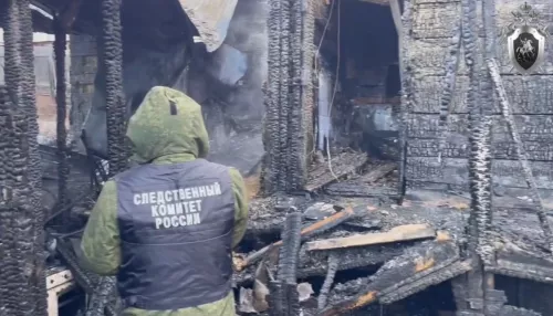 Появилось видео с места пожара в Барнауле, где погибли четыре человека