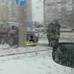 В Барнауле водитель иномарки неудачно перестроилась и отправила в столб попутное авто