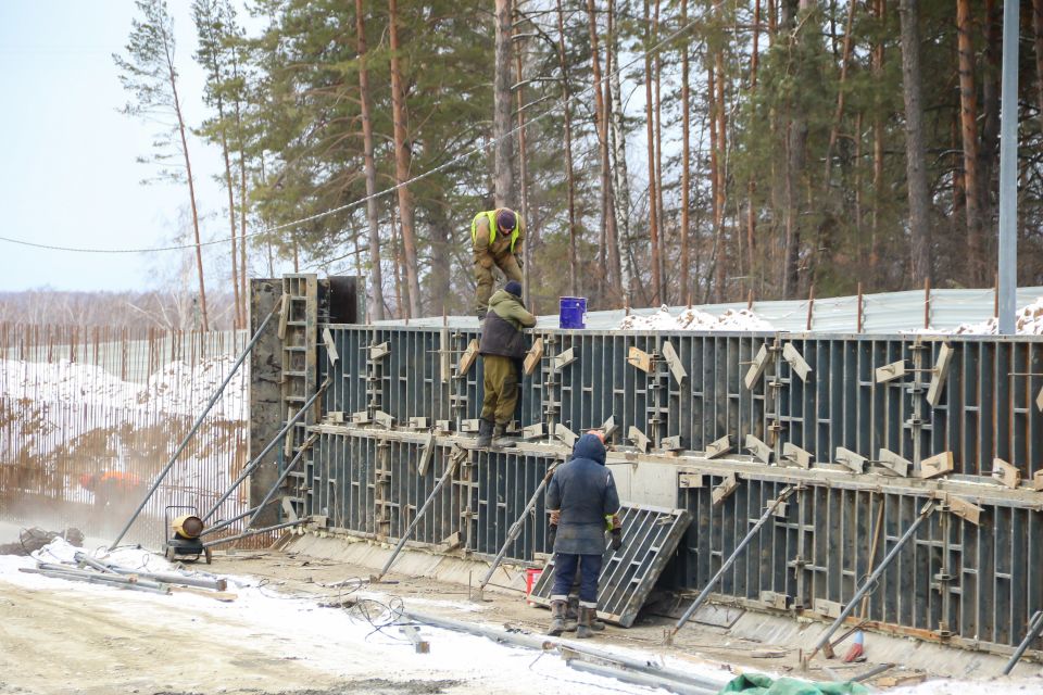 Строящаяся транспортная развязка в Барнауле. Ноябрь 2024 года