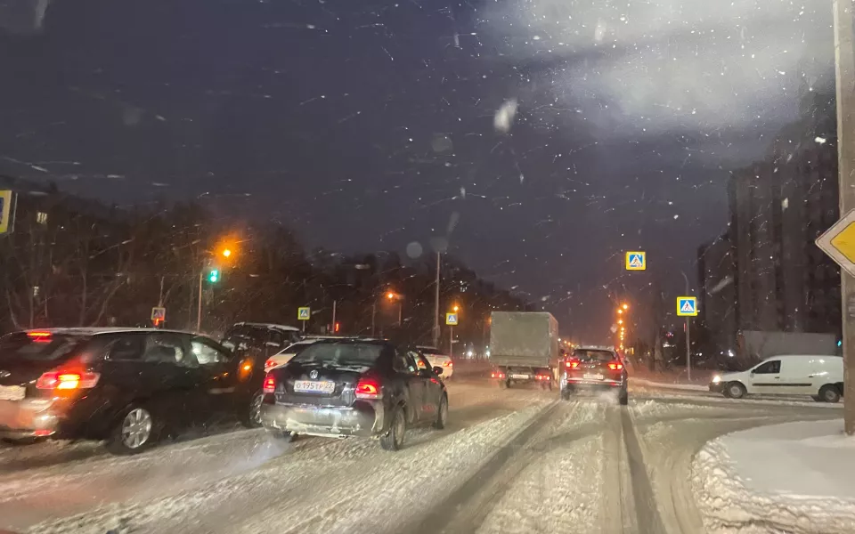 Куда стоим: барнаульцы стоят в вечерних восьмибалльных пробках