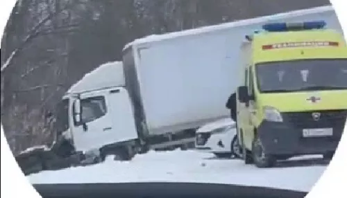 После ДТП на алтайской трассе несколько человек попали в больницу в тяжелом состоянии