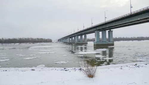 Осенний ледоход: как Обь в Барнауле готовится встречать зиму. Фоторепортаж