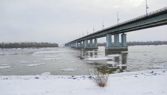 Осенний ледоход: как Обь в Барнауле готовится встречать зиму. Фоторепортаж