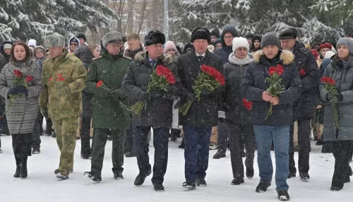 В Косихе на Мемориале Славы установили бюсты алтайских Героев России