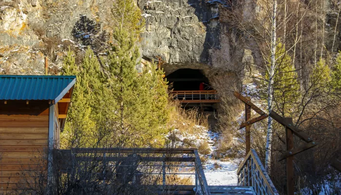 Древние своды: как Денисова пещера стала эпицентром проверки знаний на Алтае. Фото