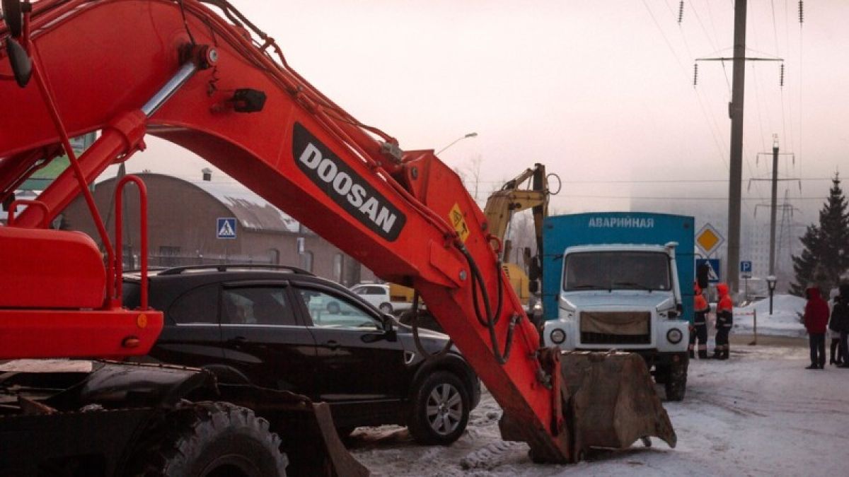 Коммунальщики устранили порыв водопровода в центре Барнаула