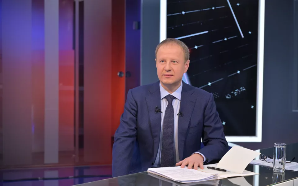 Томенко пообещал матери 10 детей приехать к ней на свадьбу и подарить 10 тысяч рублей