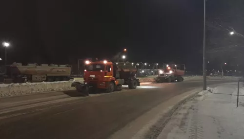 Дорожники очищают Барнаул от последствий снегопада. Фото