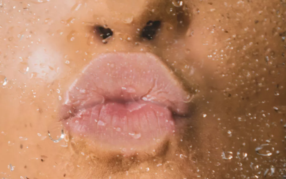 Россиянки стали массово сдувать накаченные утиные губы