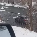 В Алтайском крае автомобиль слетел с дороги в реку