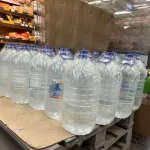 Барнаульцы скупают воду в магазинах города: будет ли подвоз