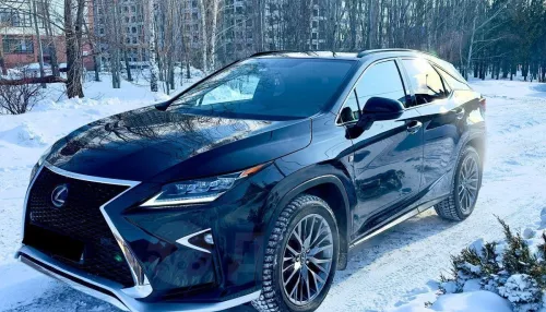 Lexus RX300 в топовой комплектации продают в Барнауле за 5,1 млн рублей. Фото