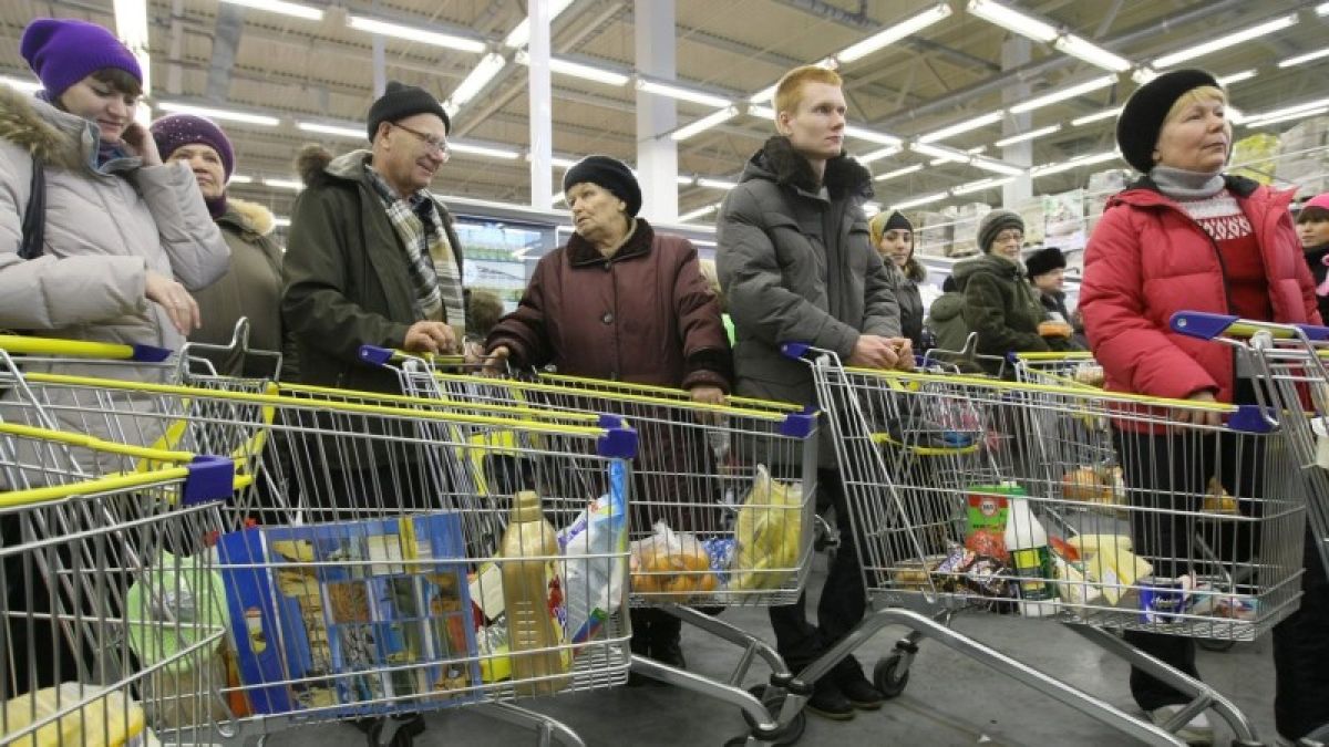 Россияне потратили на новогодние каникулы больше триллиона рублей