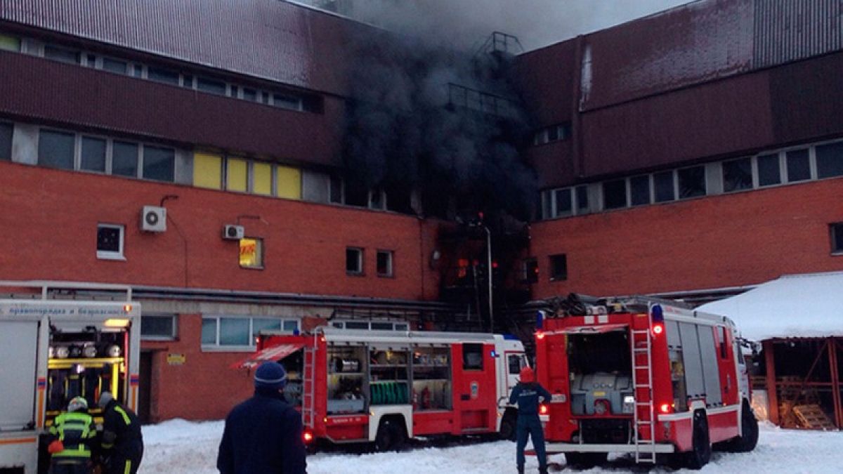 Три человека погибли при пожаре в типографии Петербурга 