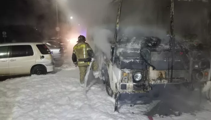 В Новоалтайске из-за неисправности сгорел городской автобус