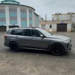 Серый BMW X7 с функцией массажа продают в Барнауле за 15,3 млн рублей. Фото