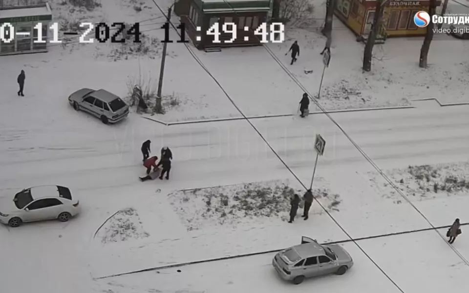 Момент ДТП с двумя пострадавшими в Бийске попал на видео