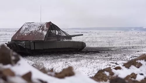 Танк с поврежденной башней помог прорвать оборону ВСУ. Видео