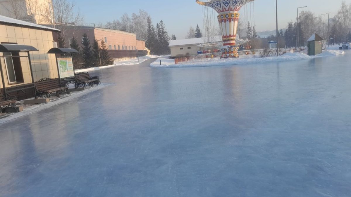 Каток в "Центральном" парке Барнаула