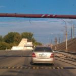 Ограничитель высоты сбили на Старом мосту в Барнауле