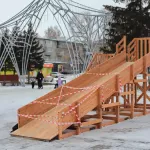 В Бийске к главному снежному городку с фонтаном приставят охрану