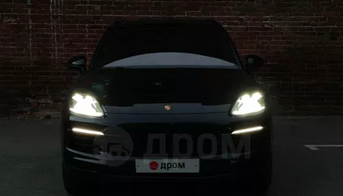 Porsche Cayenne с ночным видением продают за 11,4 млн рублей в Барнауле. Фото