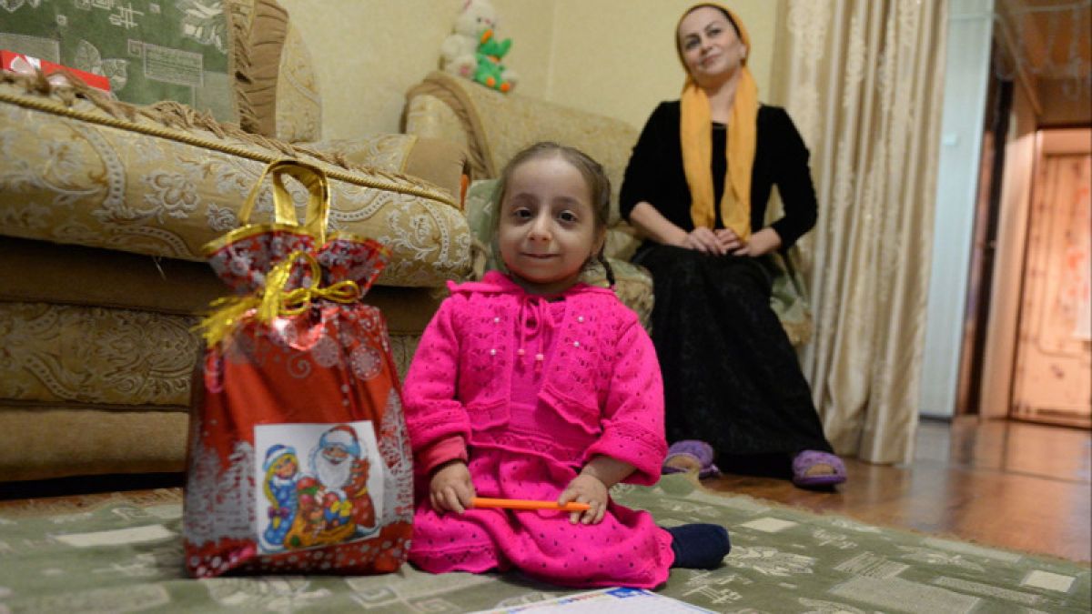12-летняя жительница Чечни претендует на звание "самой маленькой" девочки России