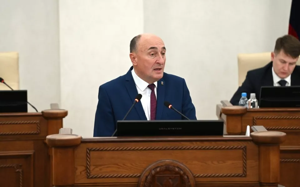 Депутаты избрали главу нового Змеиногорского округа