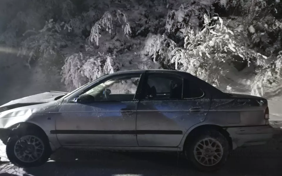 В Горном Алтае машина слетела в реку, двое человек погибли