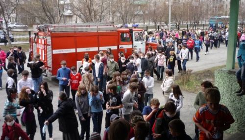 Школы Южно-Сахалинска эвакуировали из-за сообщения о бомбе