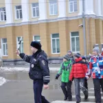 Барнаульцев предупреждают о колоннах школьников на дорогах города