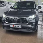 Toyota Highlander в комплектации макси продают за 6,7 млн рублей в Барнауле. Фото