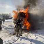 В Барнауле около автозаправки загорелся автобус №53