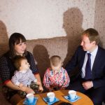Томенко приехал к своей подписчице в Instagram после жалоб в комментариях