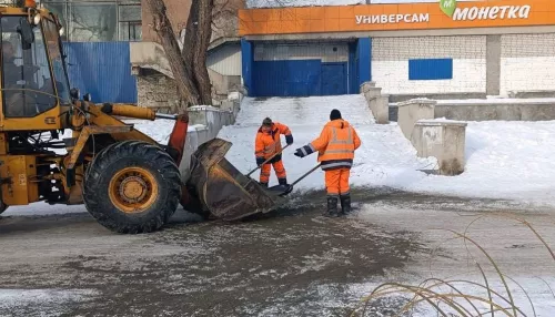 В Барнауле ликвидировали несанкционированные горки у дороги. Фото