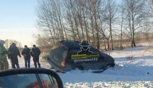 Автомобиль слетел в кювет возле поселка Красная Дубрава