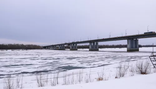 Реку Обь в Барнауле затягивает льдом. Фоторепортаж