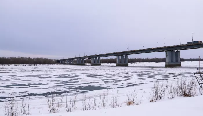 Реку Обь в Барнауле затягивает льдом. Фоторепортаж