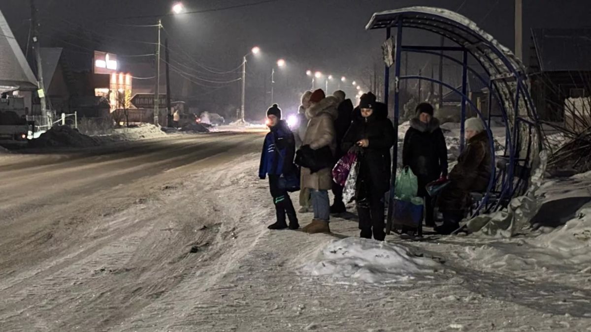 Автобусная остановка в Бийске