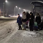 Такси не едет: бийчане продолжают мерзнуть на остановках в ожидании транспорта