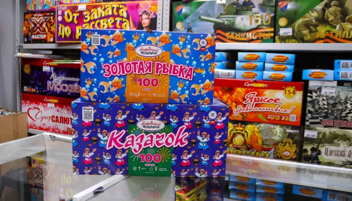 Бийчане пожаловались на школьников, которые бросают в людей петарды