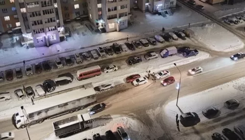 Пьяный водитель врезался в грузовик и легковушку в Барнауле